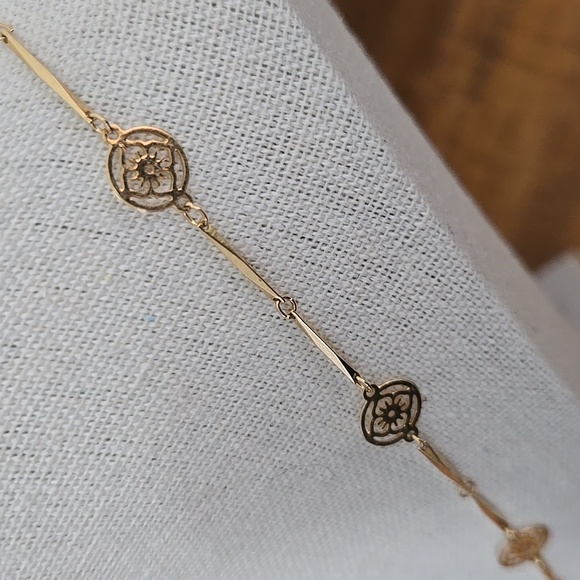 AVON GOLD TONE NECKLACE - Picture 3 of 4